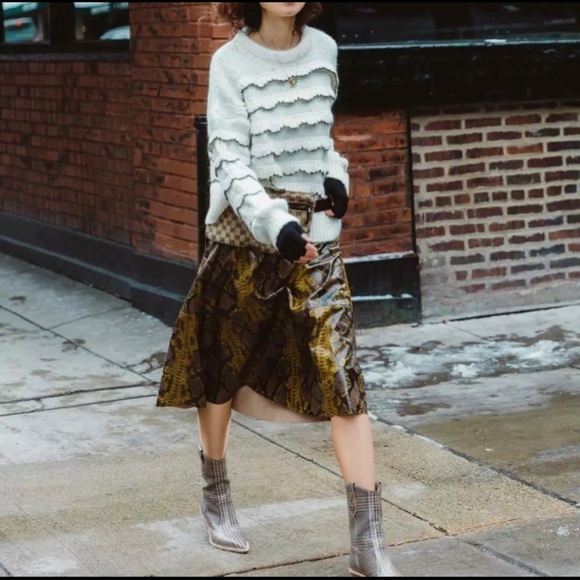 ZARA NWT Limited Edition Knit Ruffled Sweater - Picture 3 of 4